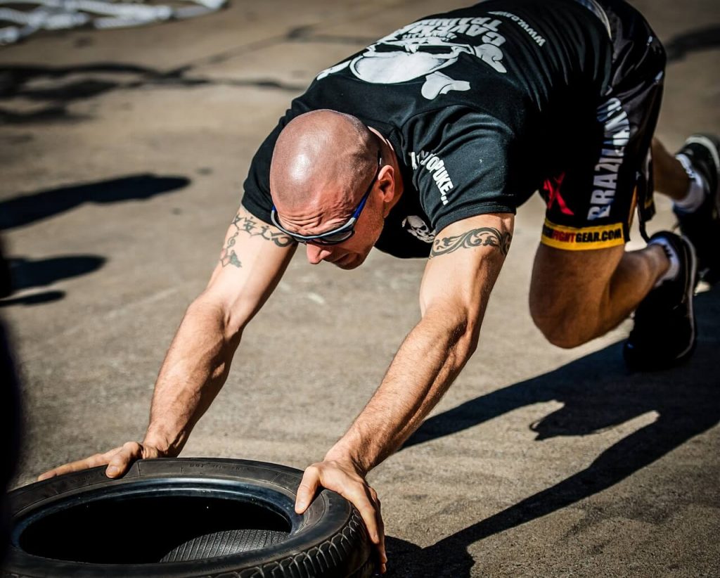 crossfit workout tyre push