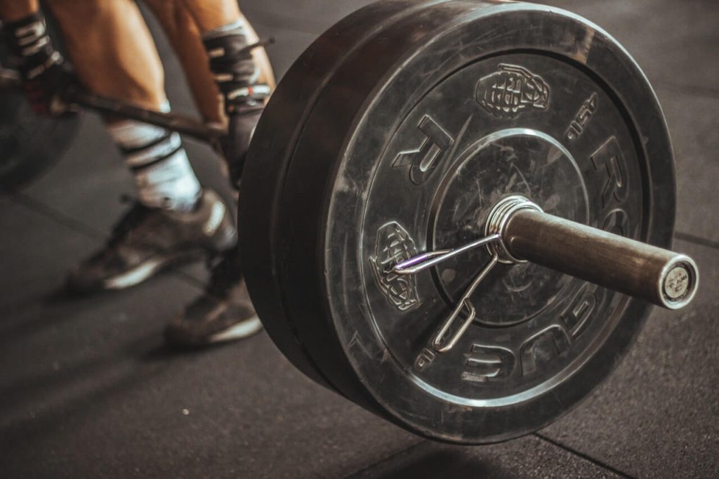 man lifting barbell