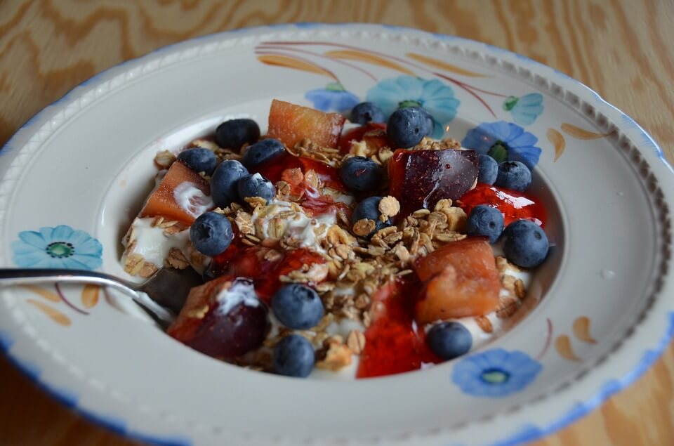 yogurt and berries