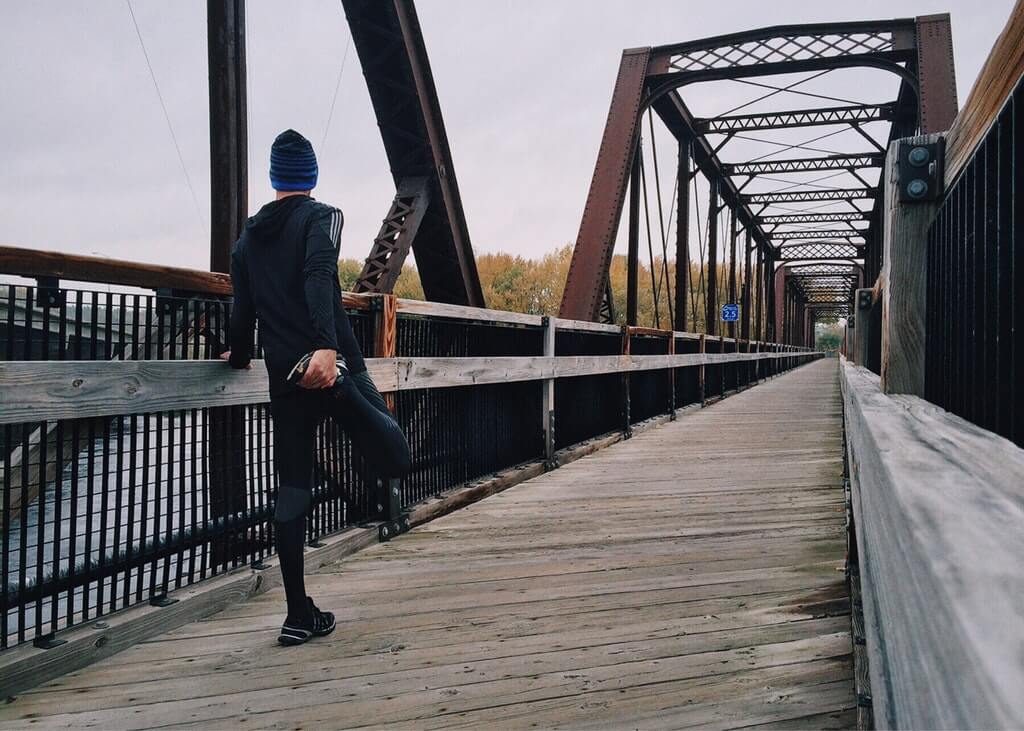 runner stretching before morning run