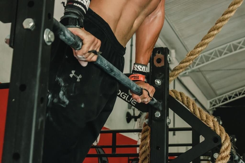 man doing workout at crossfit gym