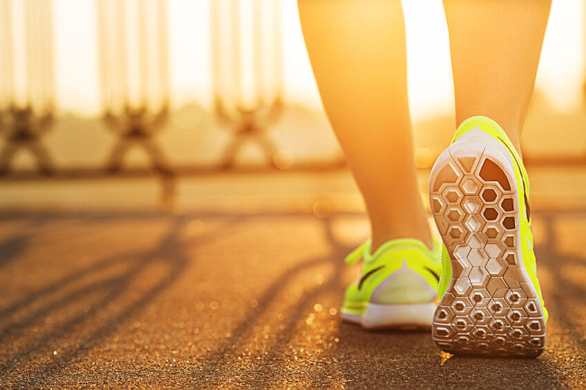 runner woman wearing racing flat shoes